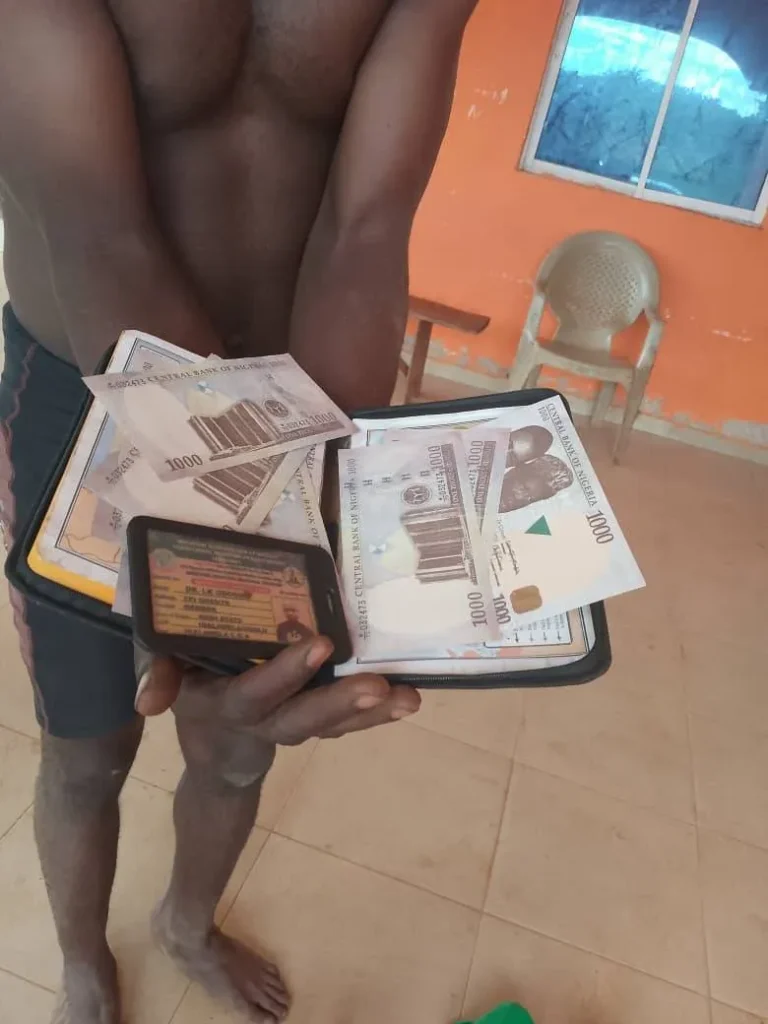 Kogi vigilante arrests suspected armed robber, recovers pistol, counterfeit naira notes and vehicle loaded with stolen properties