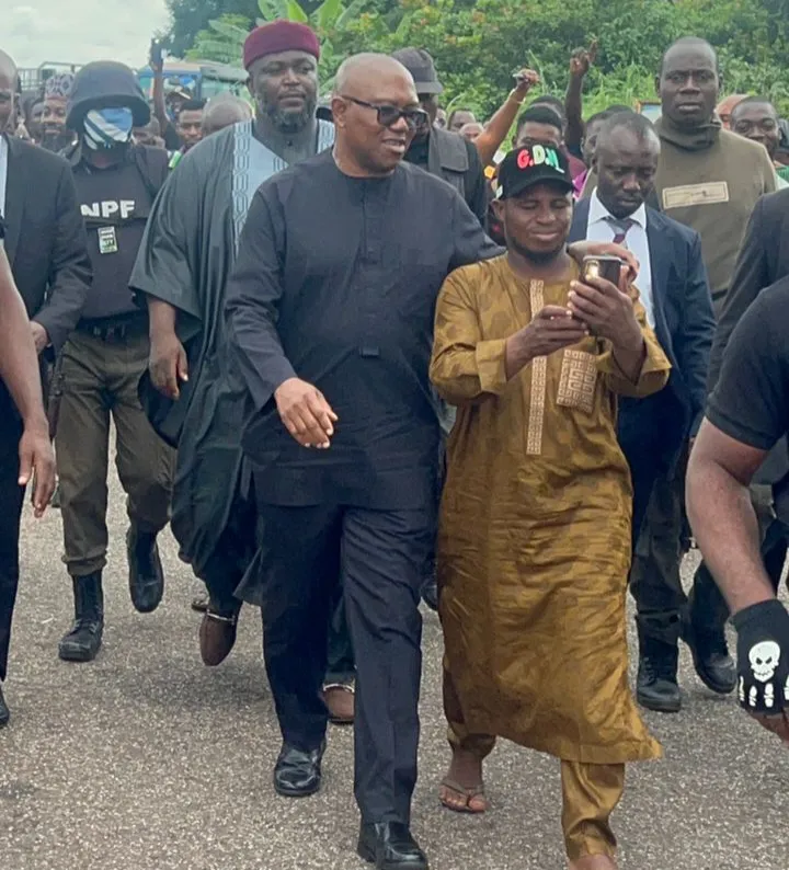 "Our president" Travellers hail Peter Obi as he "clears traffic" in Kogi (video)