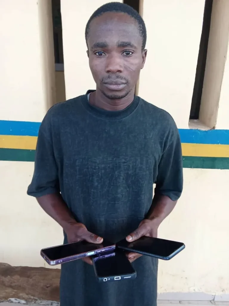 Police arrest notorious thief who flees with victims' phones after requesting to make calls