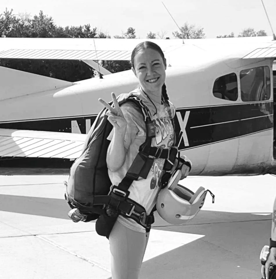 Tragic Accident: Travel Photographer Amanda Gallagher's Fatal Encounter with Plane Propeller