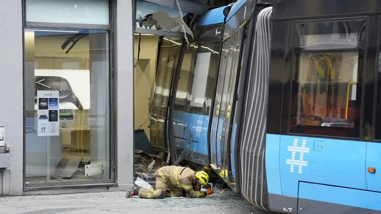 Tram Accident in Oslo: 4 Injured in Shocking Collision at Apple Store [Photos]