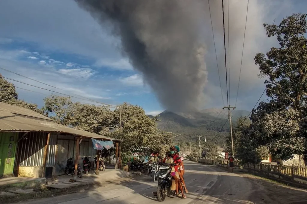 Indonesia's Volcanic Eruption: Lewotobi Laki Laki Sends Students Running Again