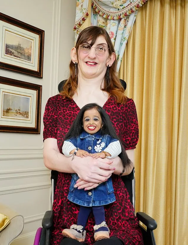 London Landmark Event: World's Tallest and Shortest Women Meet for the First Time