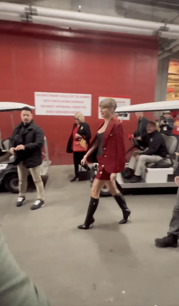 Taylor Swift's Graceful Response to Security Guard at Chiefs Game